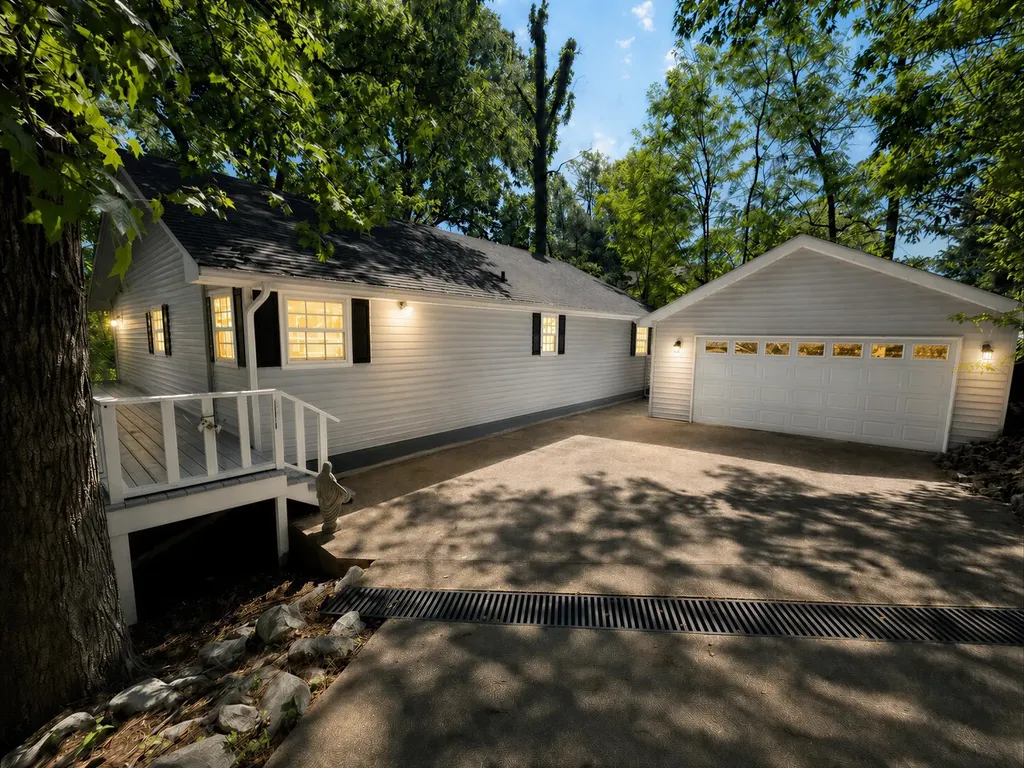 537 Algonquin Road Eddyville KY 42038