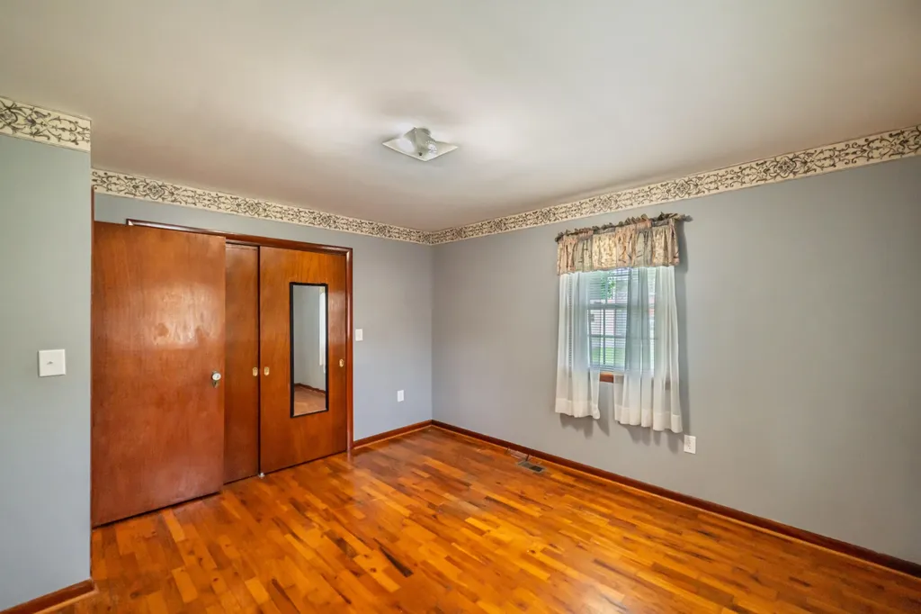 310 Drake Street Marion KY 42064