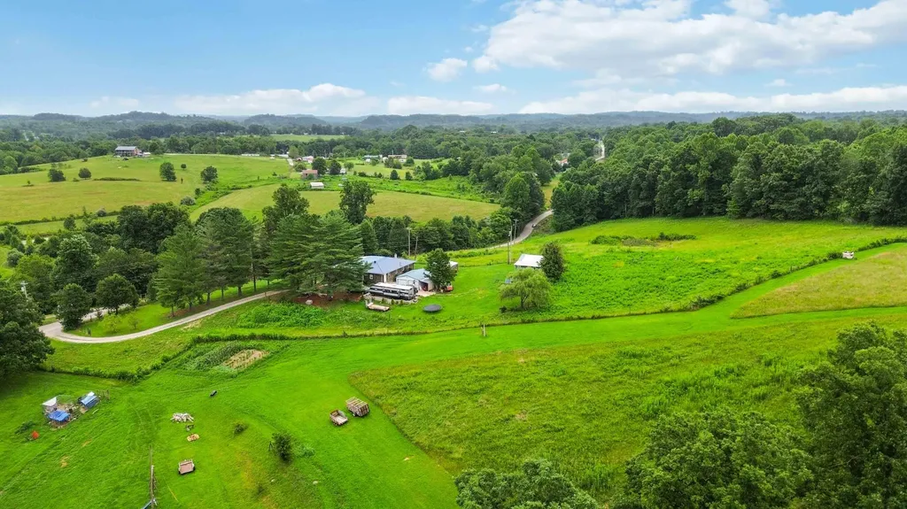 999 Hensley Road East Bernstadt KY 40729