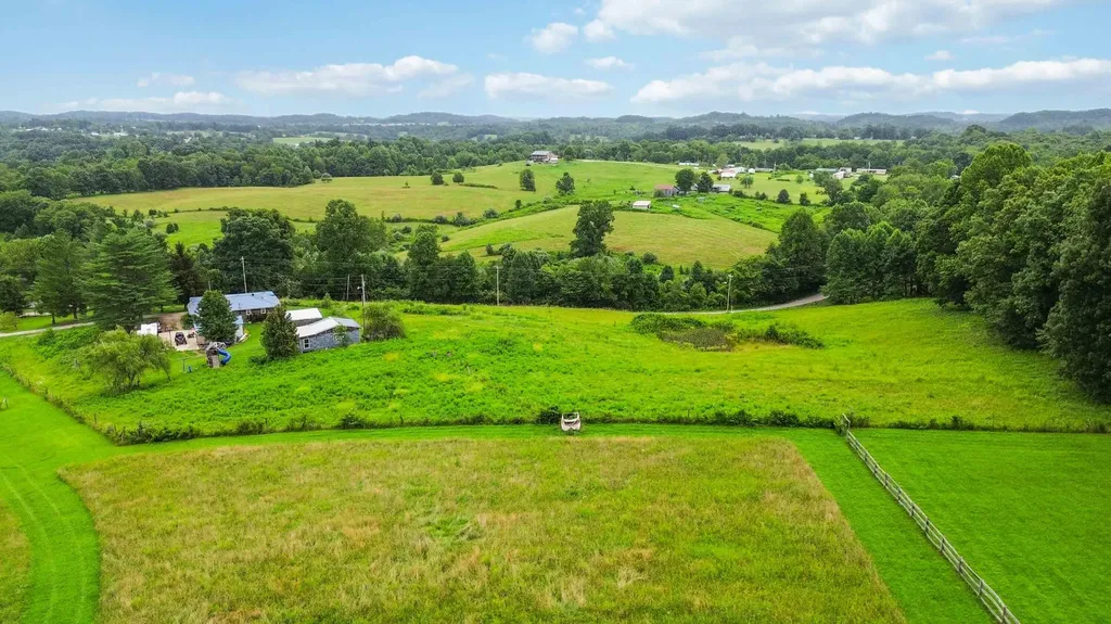 999 Hensley Road East Bernstadt KY 40729