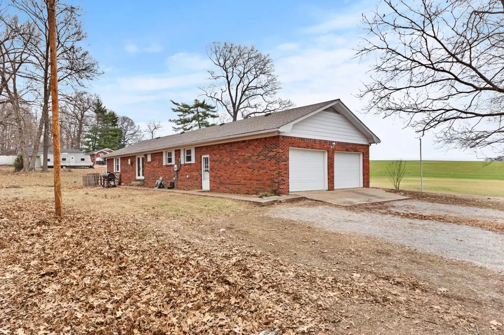 2316 Bush Road Cadiz KY 42211
