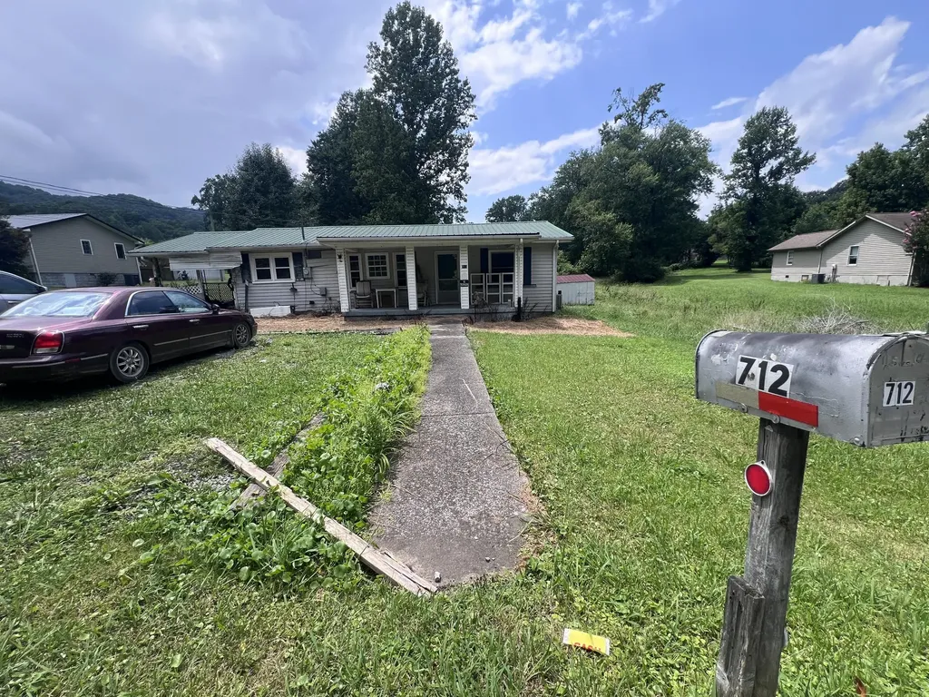 712 Balmoral Road Middlesboro KY 40965