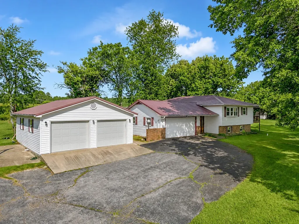 92 Pearl Lane Louisa KY 41230