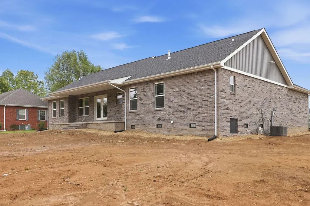 8 Logan Trail Murray KY 42071