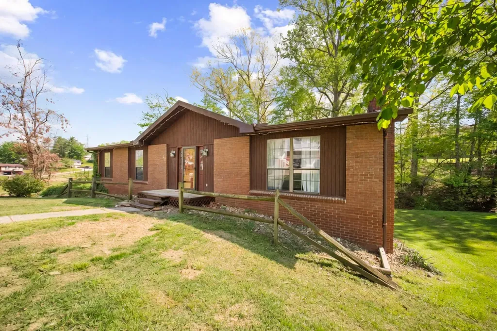 76 Verna Drive Russell KY 41169