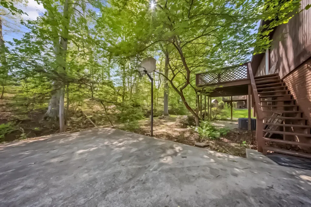 76 Verna Drive Russell KY 41169