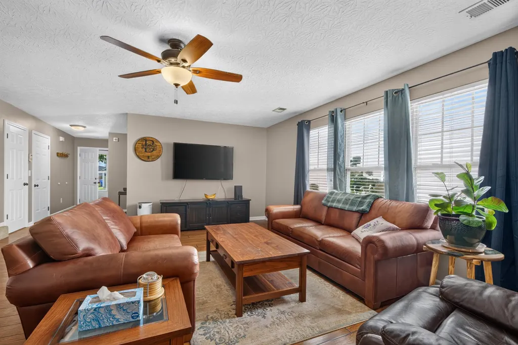 2325 Lonan Court Lexington KY 40511