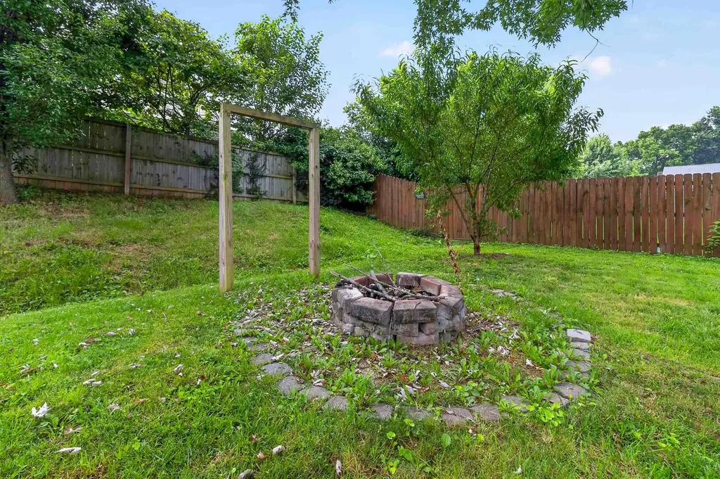 327 Irvine View Street Richmond KY 40475