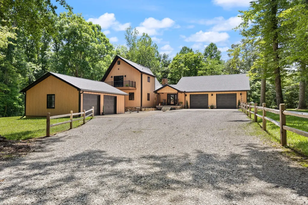 2295 E Highway 635 Science Hill KY 42553