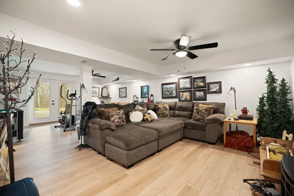 2295 E Highway 635 Science Hill KY 42553