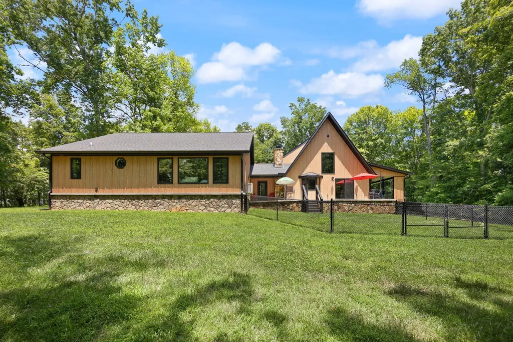 2295 E Highway 635 Science Hill KY 42553