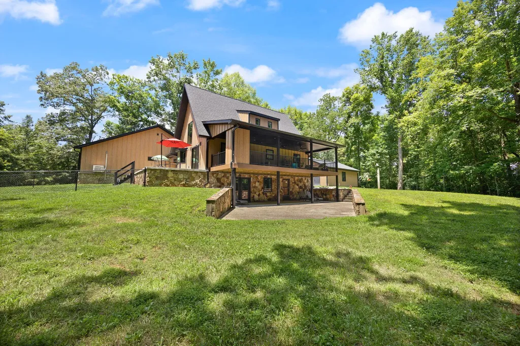 2295 E Highway 635 Science Hill KY 42553