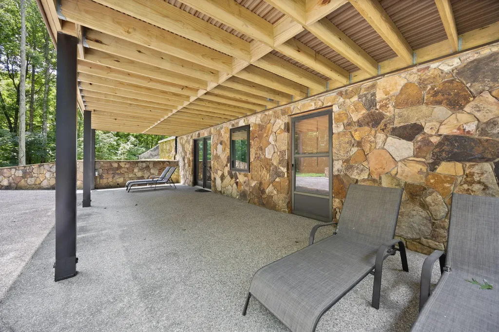 2295 E Highway 635 Science Hill KY 42553