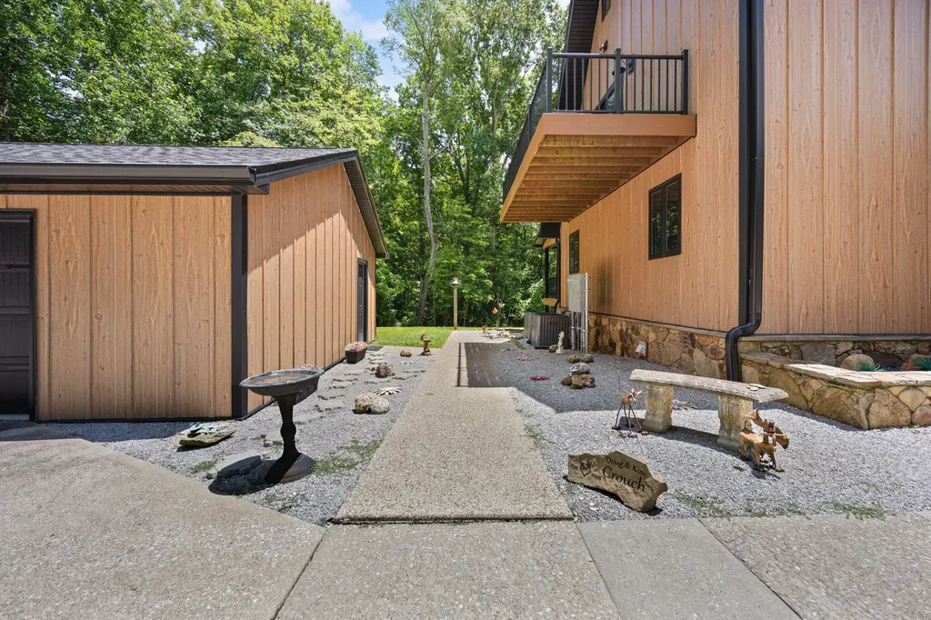 2295 E Highway 635 Science Hill KY 42553