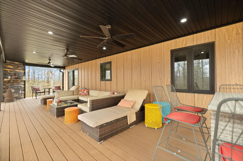 2295 E Highway 635 Science Hill KY 42553