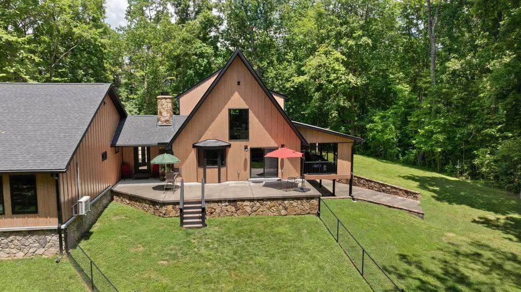 2295 E Highway 635 Science Hill KY 42553