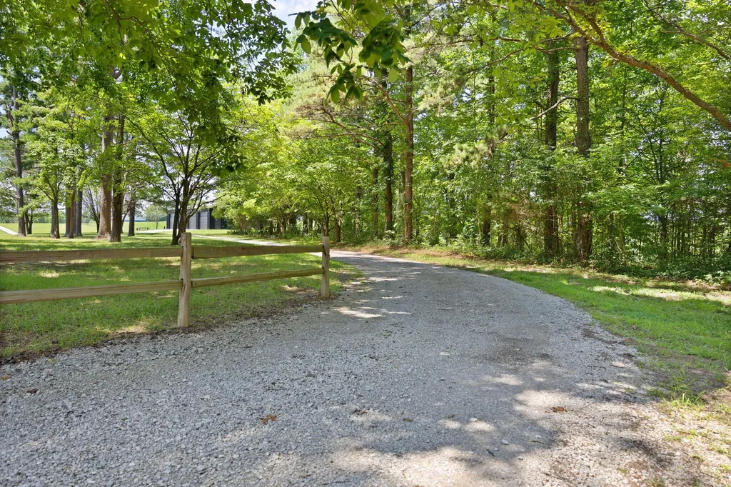 2295 E Highway 635 Science Hill KY 42553