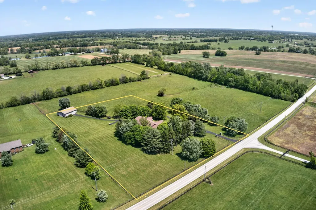 3122 Georgetown Road Paris KY 40361