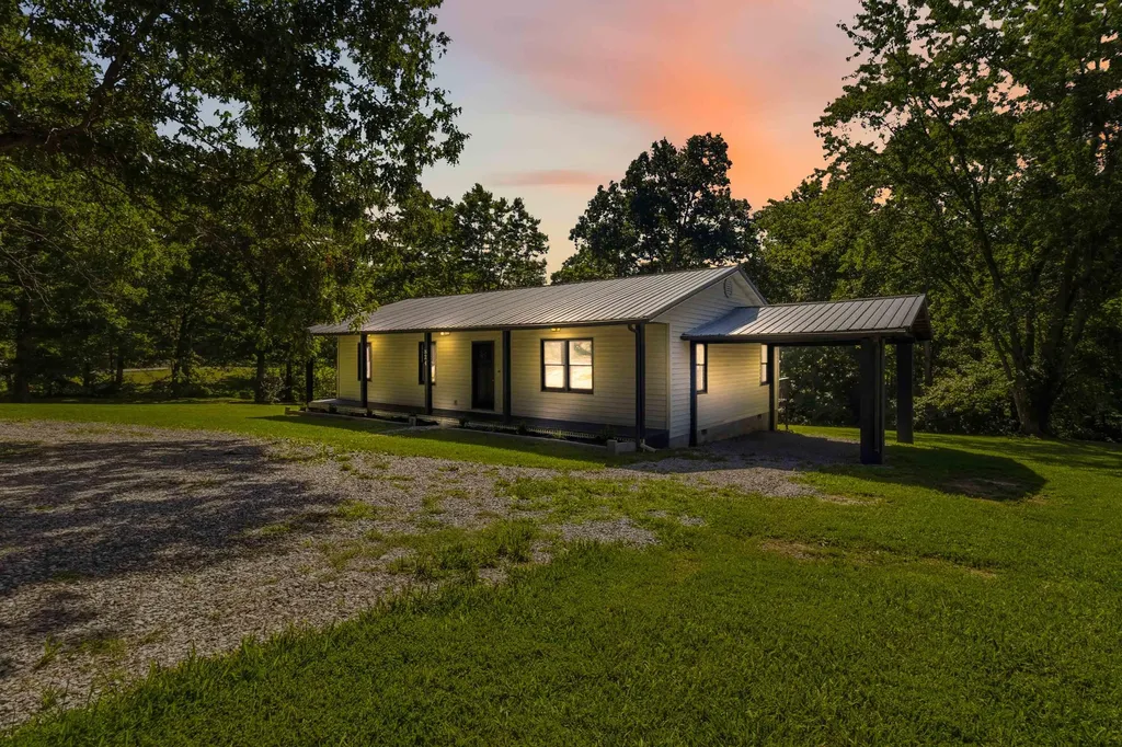 824 Paris Karr Road Keavy KY 40737