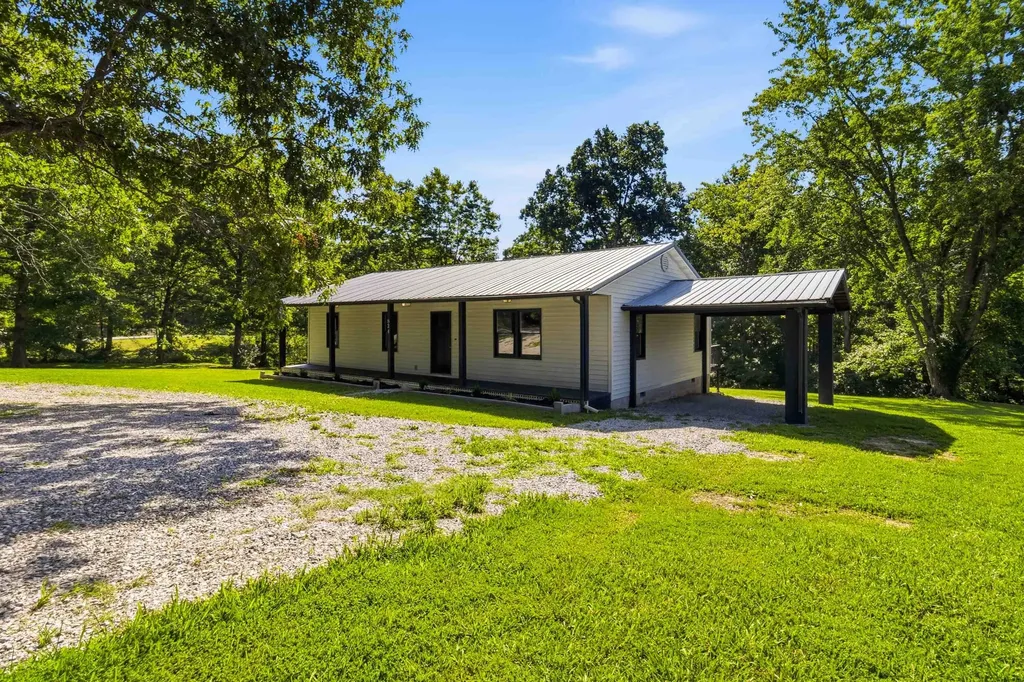 824 Paris Karr Road Keavy KY 40737