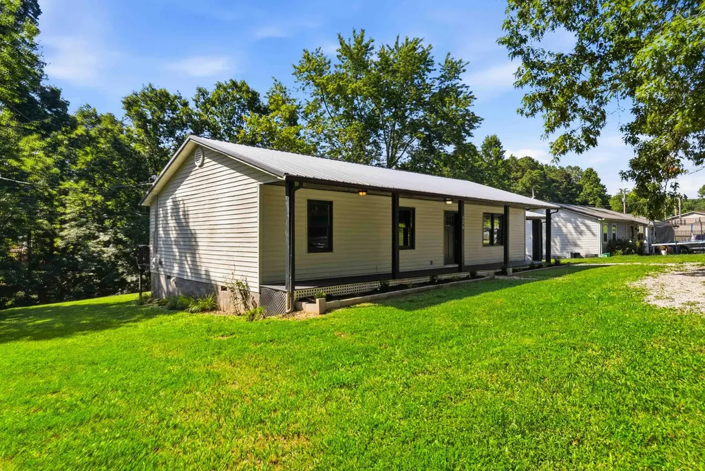 824 Paris Karr Road Keavy KY 40737