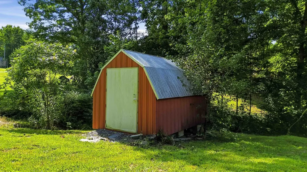 824 Paris Karr Road Keavy KY 40737