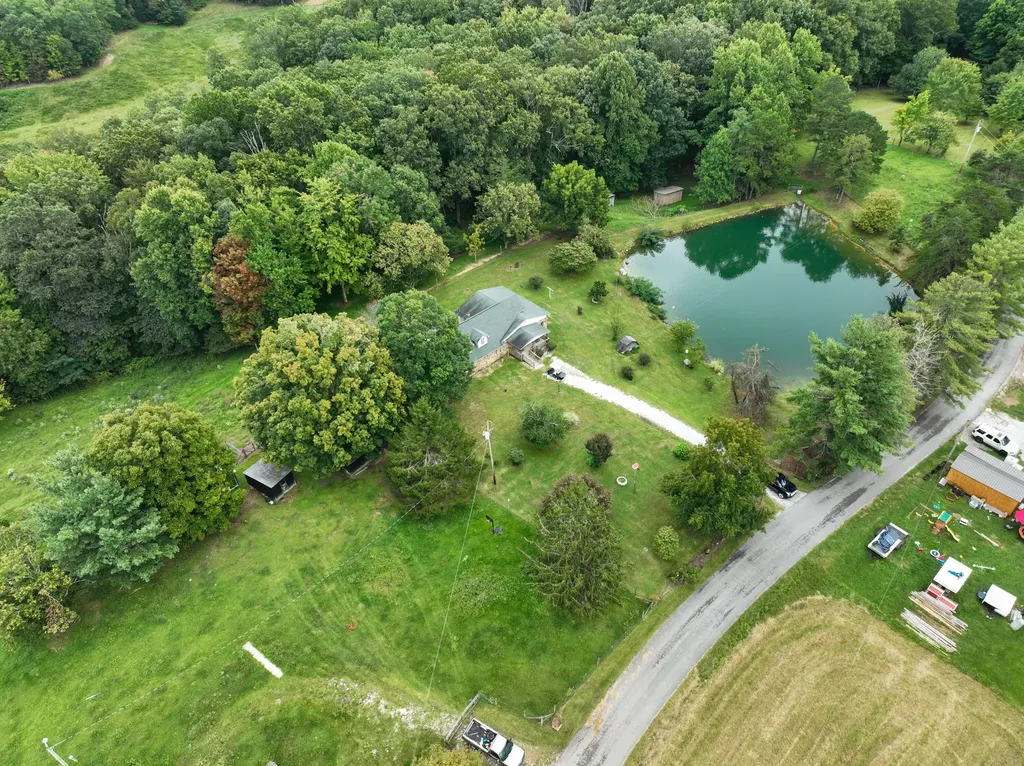 762 Jacks Ridge Road Mckee KY 40447
