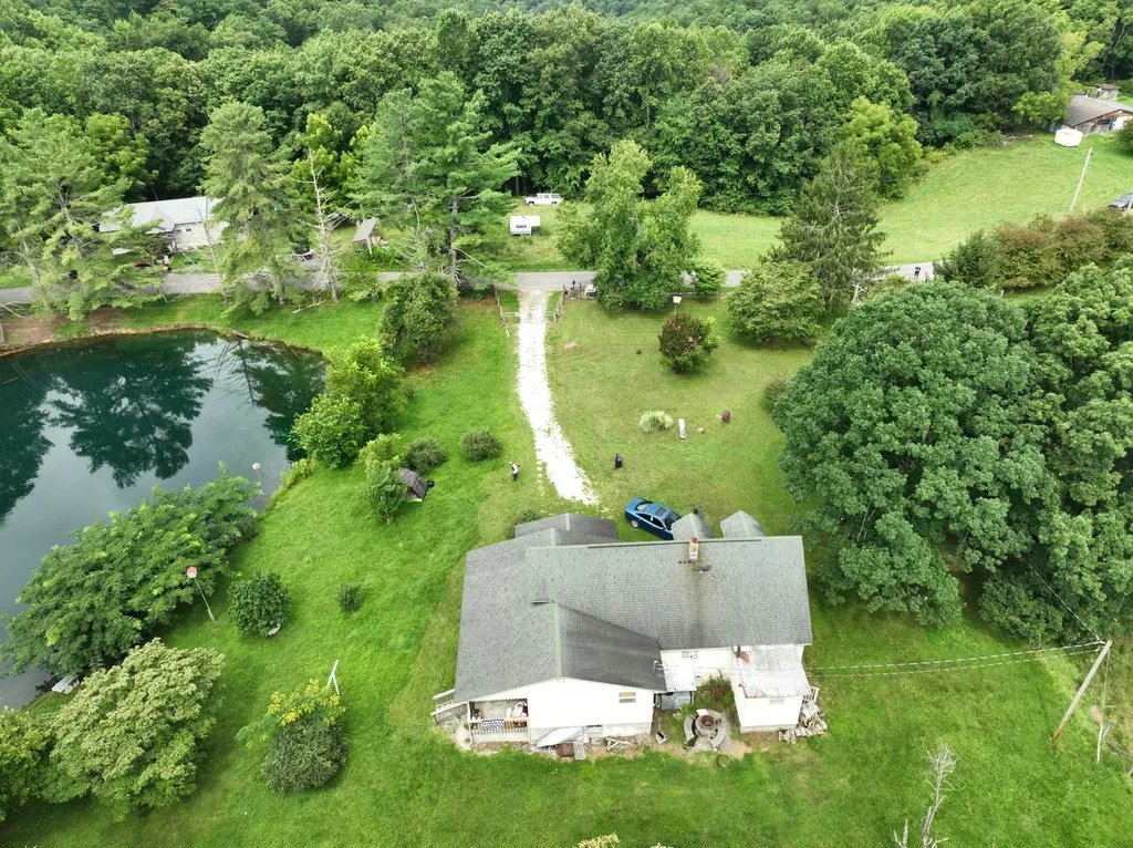 762 Jacks Ridge Road Mckee KY 40447