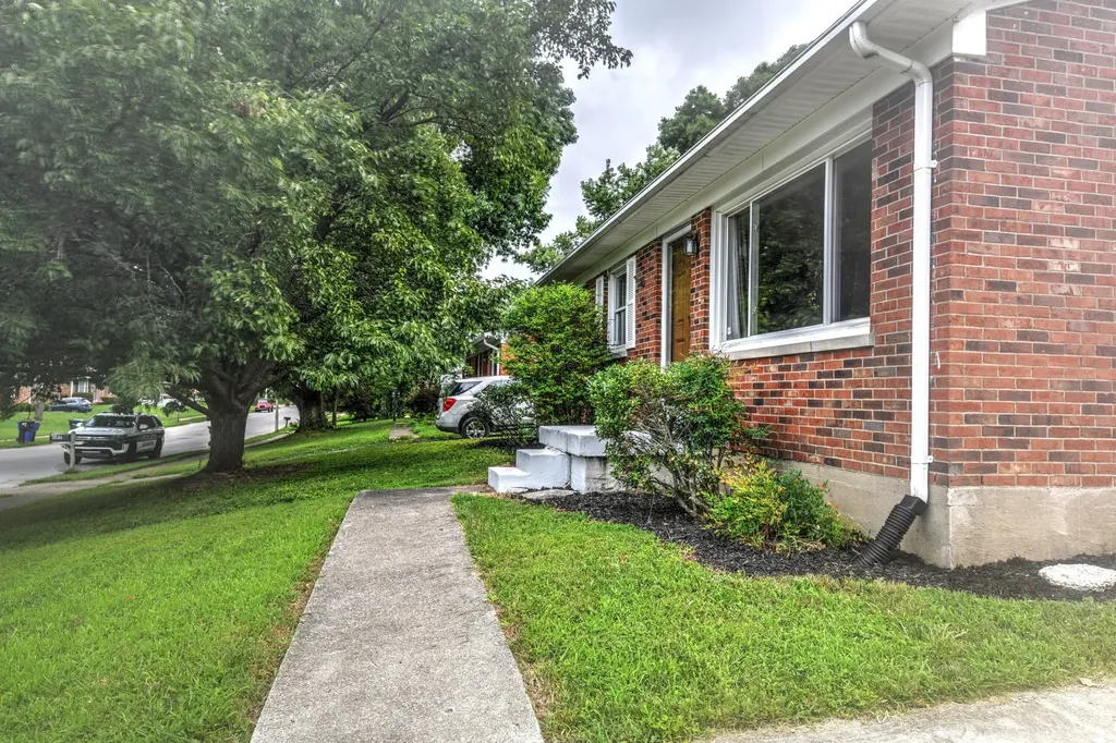 169 Manitoba Lane Lexington KY 40515