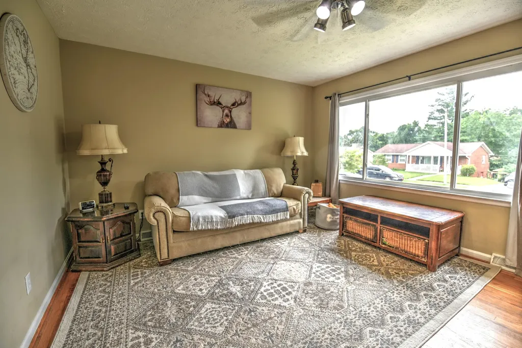 169 Manitoba Lane Lexington KY 40515