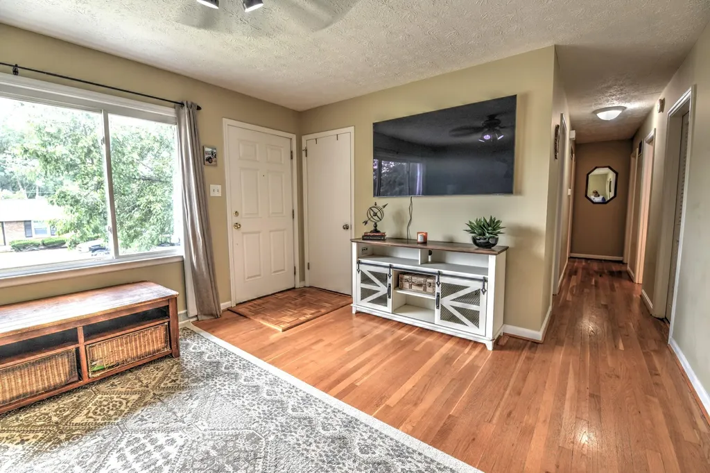 169 Manitoba Lane Lexington KY 40515
