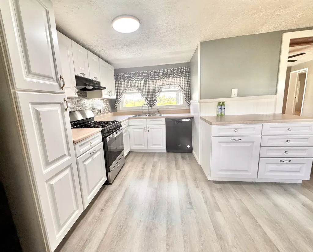 10861 Ky-57 Tollesboro KY 41189