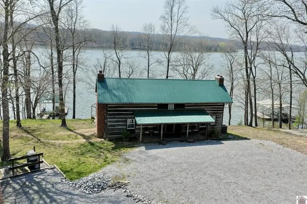 44 Gabby Lane Cadiz KY 42211