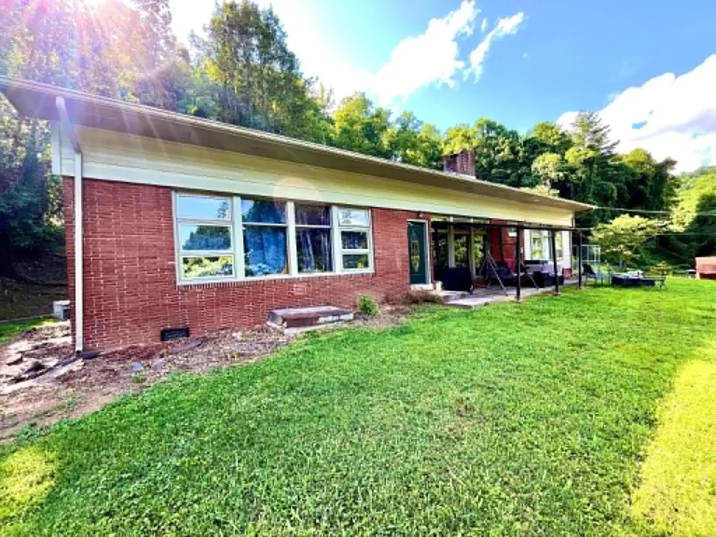 821 Ivy Harlan KY 40831