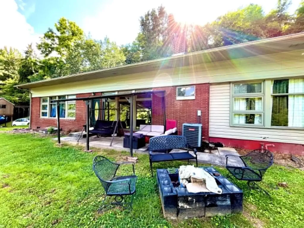821 Ivy Harlan KY 40831