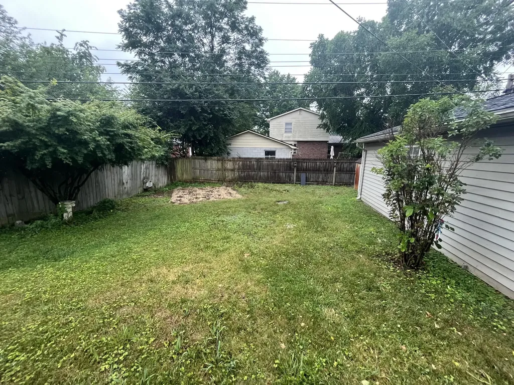 886 Honeysuckle Road Lexington KY 40504
