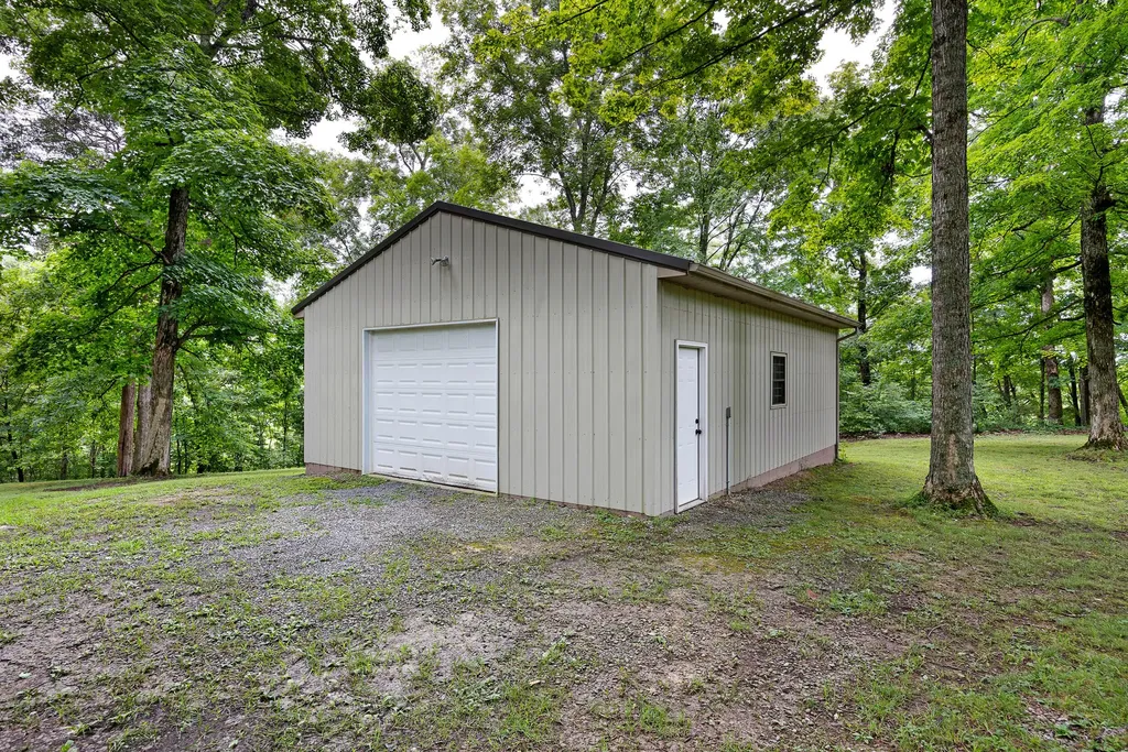 125 Nixon Road Columbia KY 42728