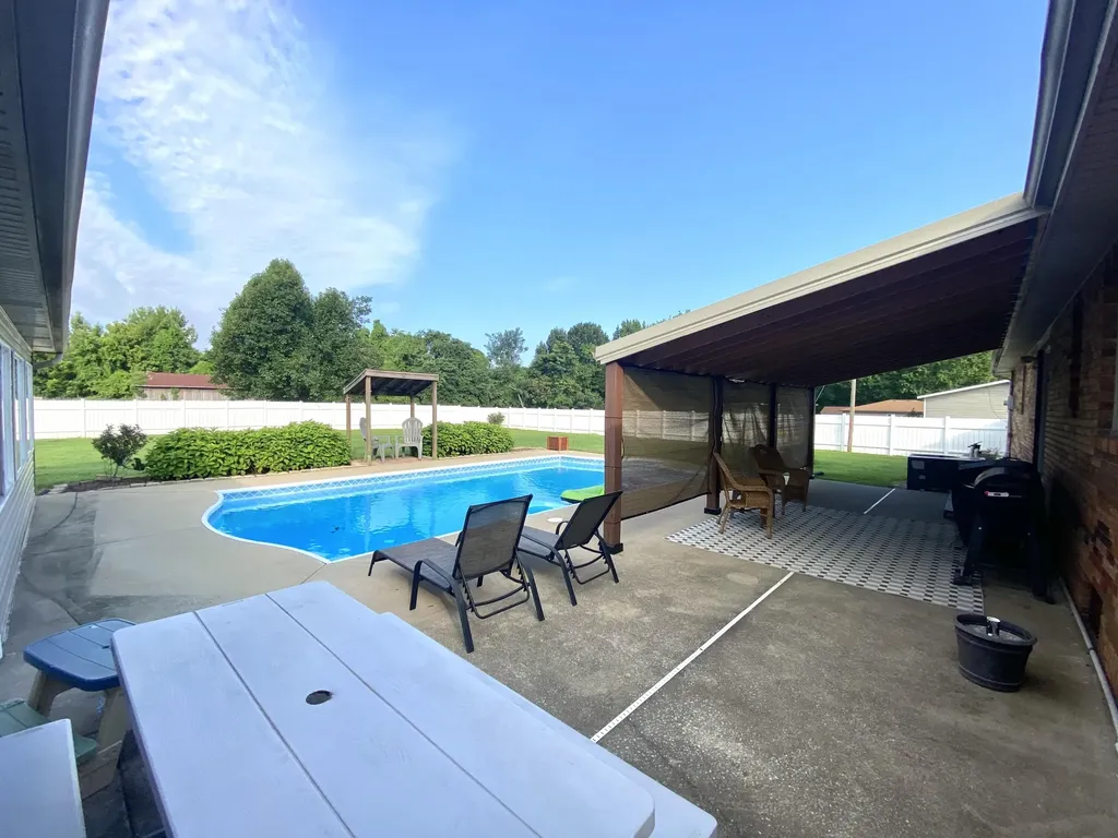 245 Hodge Landing Road Ledbetter KY 42058