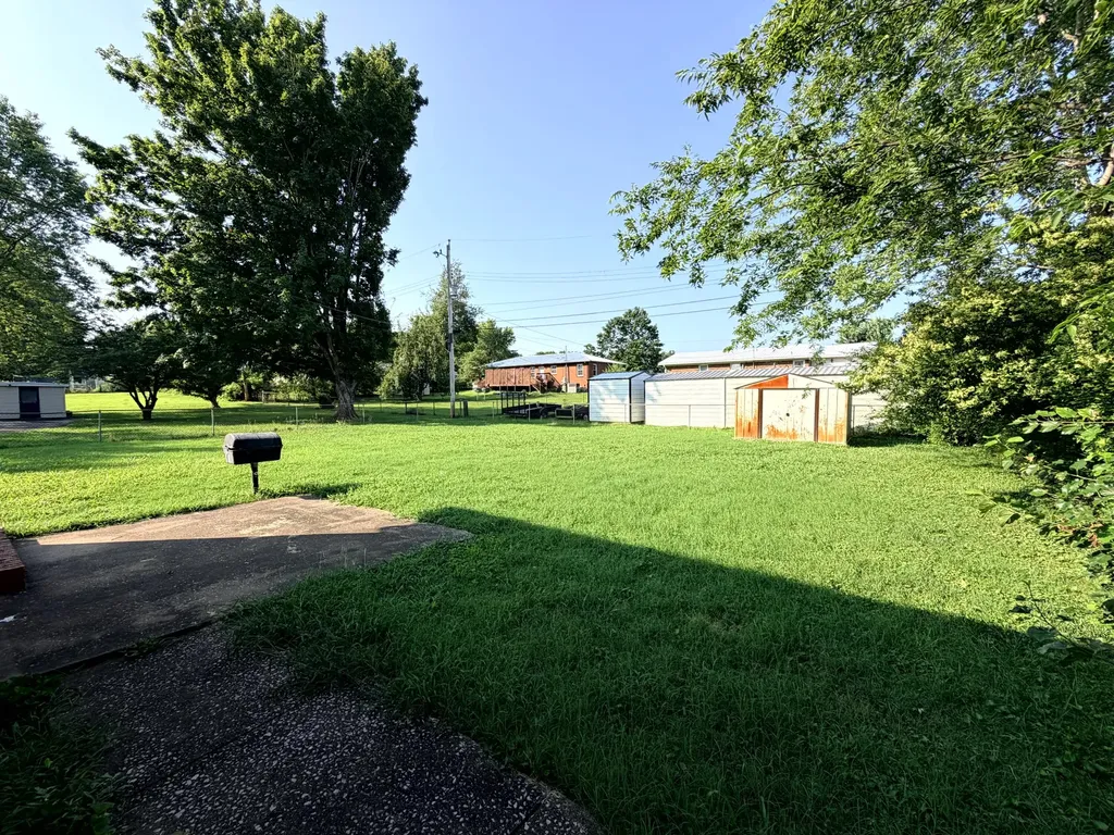 1711 Clarence Drive Hopkinsville KY 42240