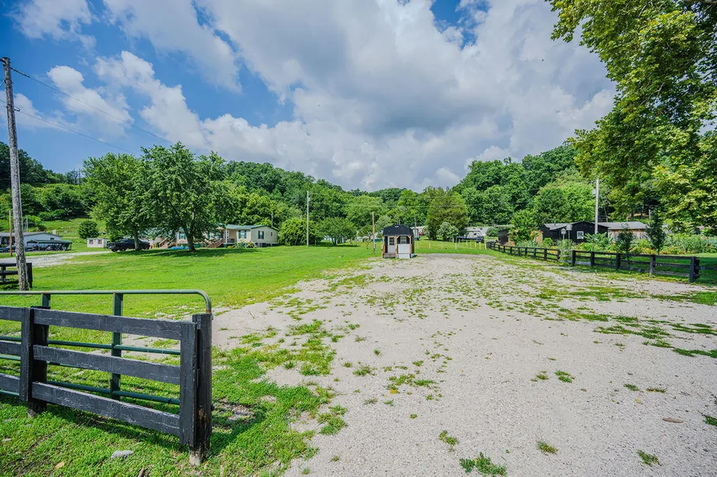 1019 Black Creek Road Clay City KY 40312