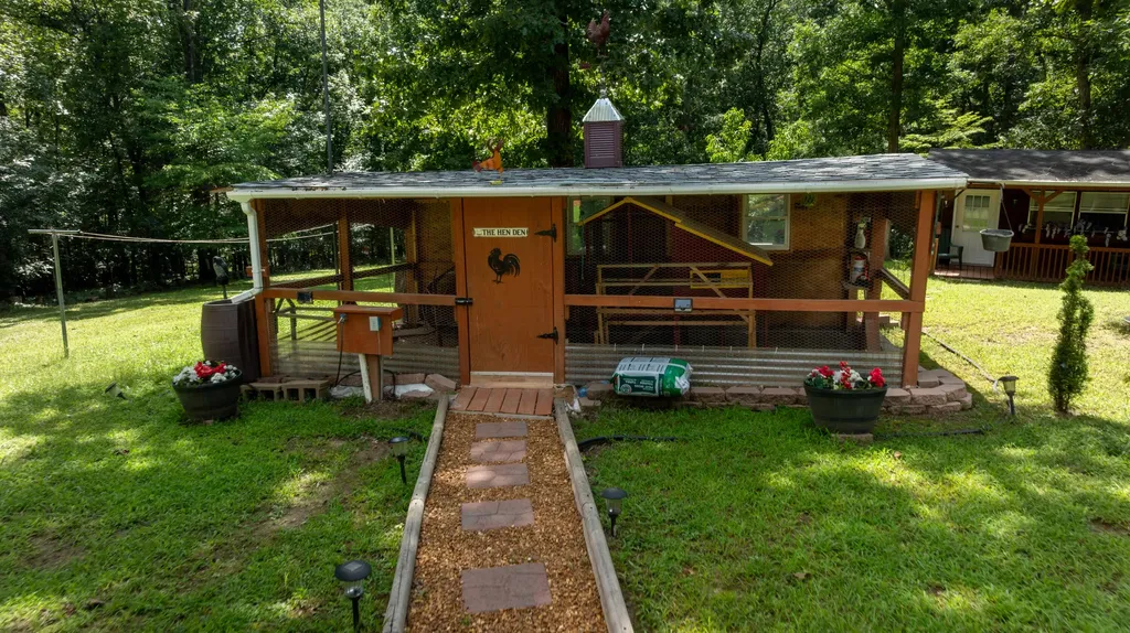 856 Taft Road Gilbertsville KY 42044