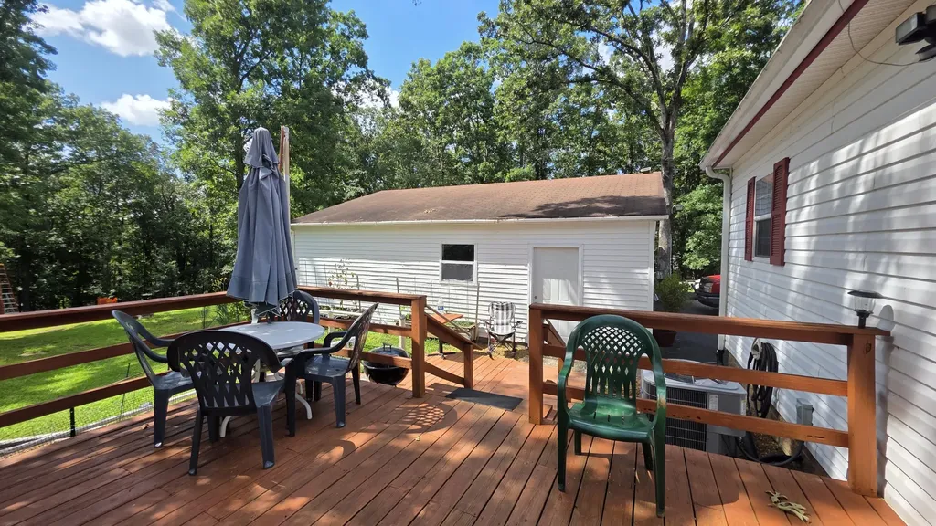856 Taft Road Gilbertsville KY 42044