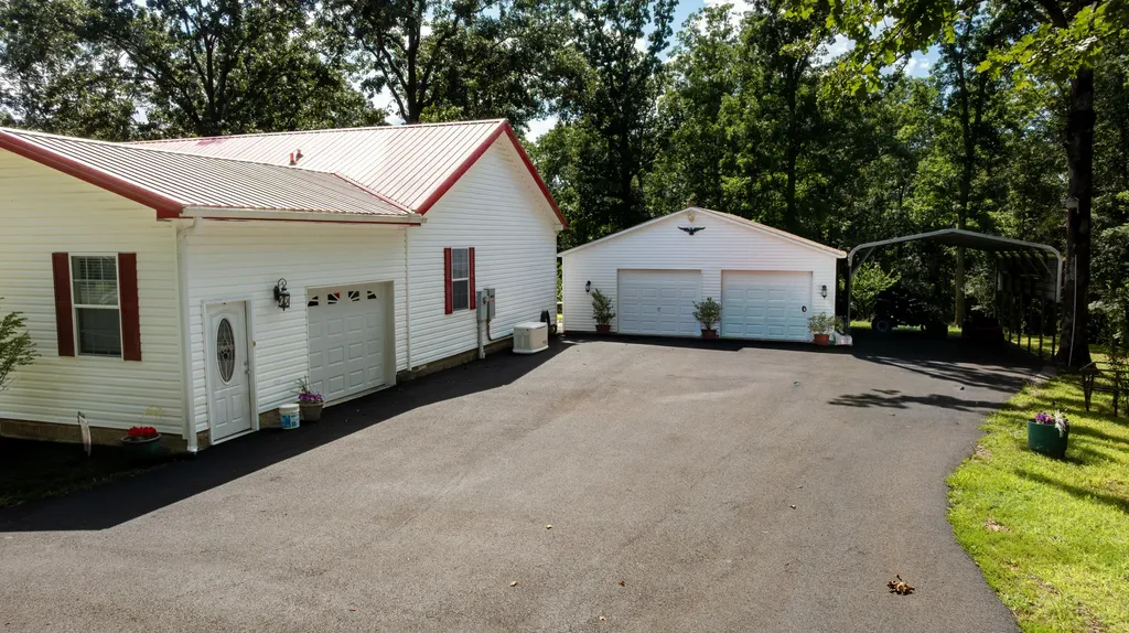 856 Taft Road Gilbertsville KY 42044