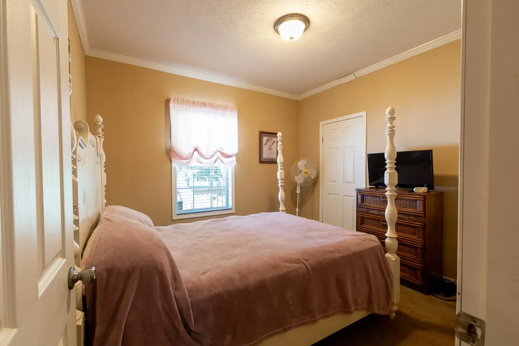 856 Taft Road Gilbertsville KY 42044