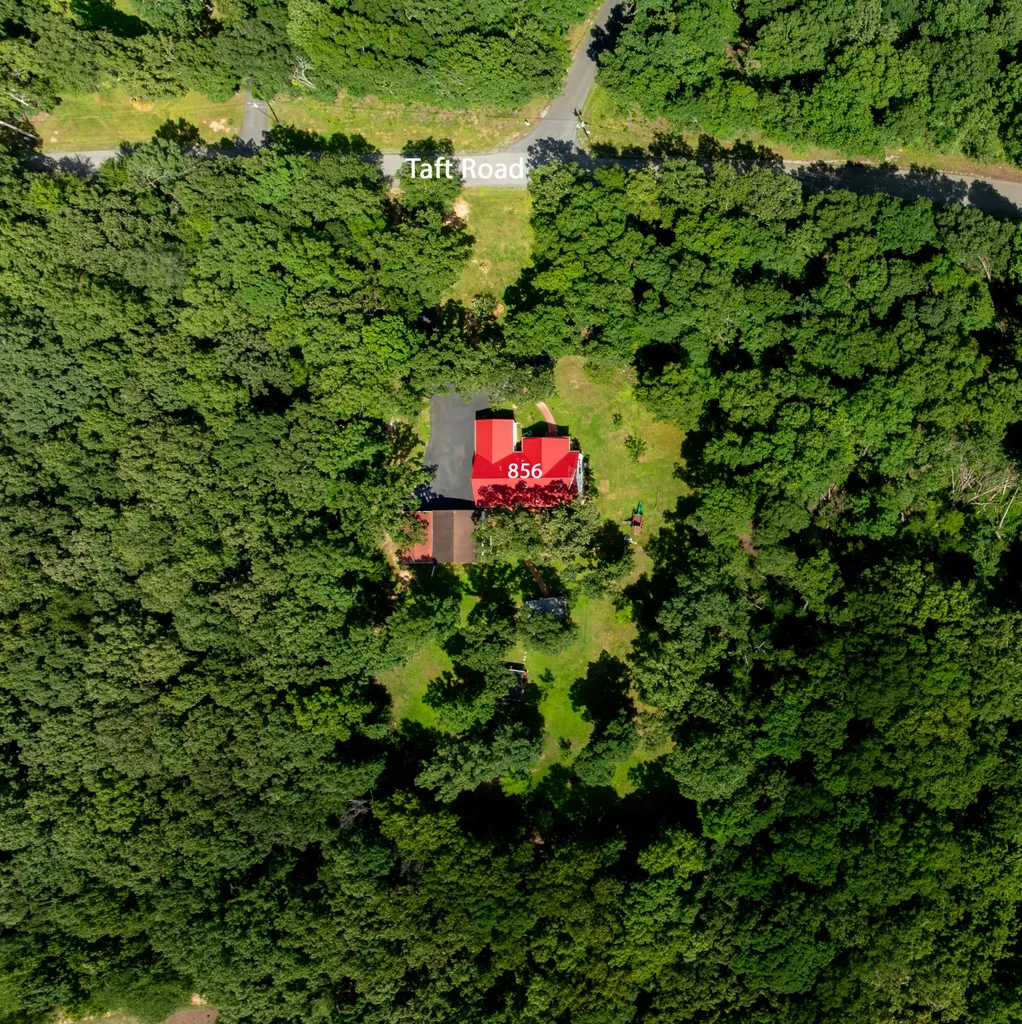 856 Taft Road Gilbertsville KY 42044