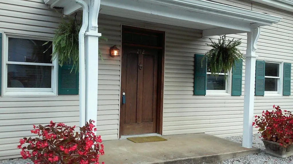 212 W Main Street Midway KY 40347