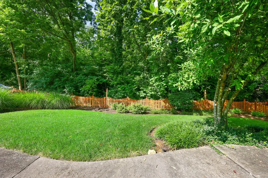 3716 N Park Ridge Lane Lexington KY 40509