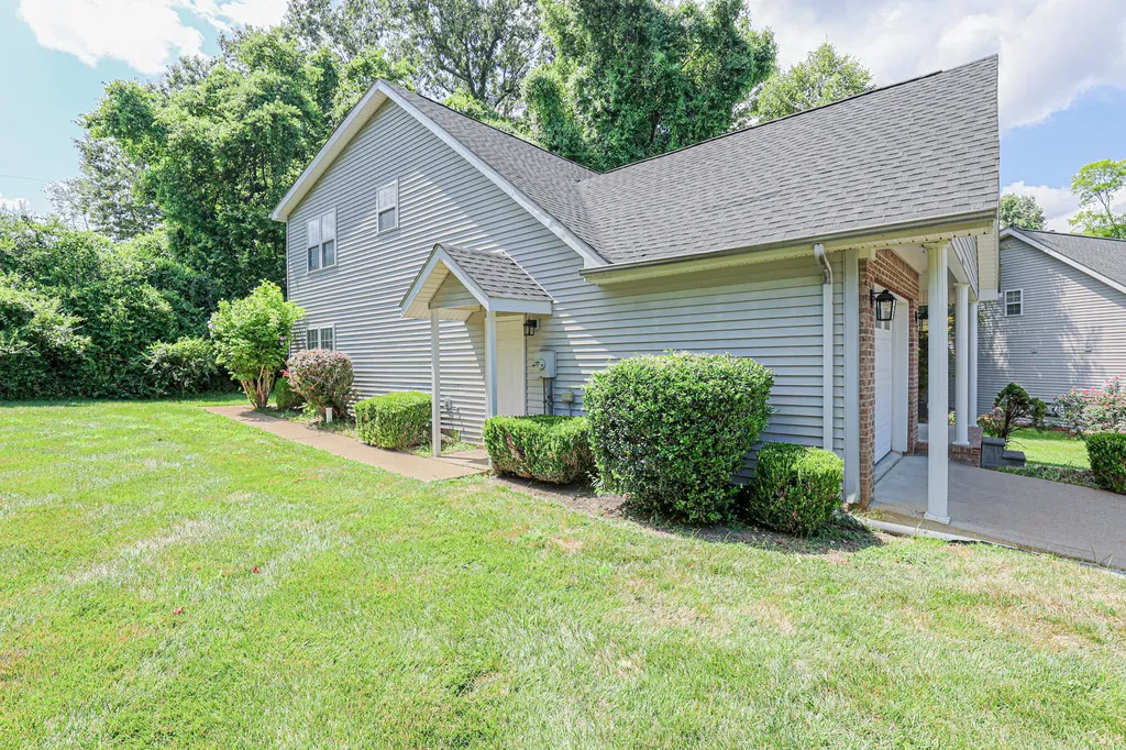 905 Stonebrook Court Paducah KY 42003