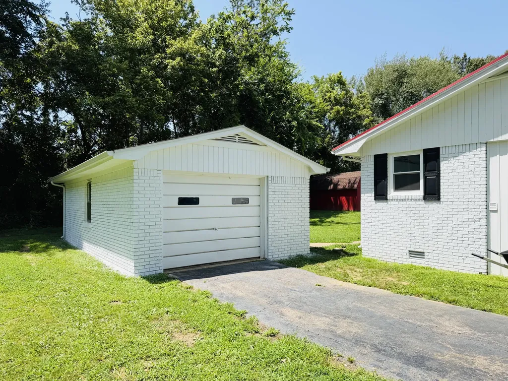 1712 Sycamore Drive Benton KY 42025