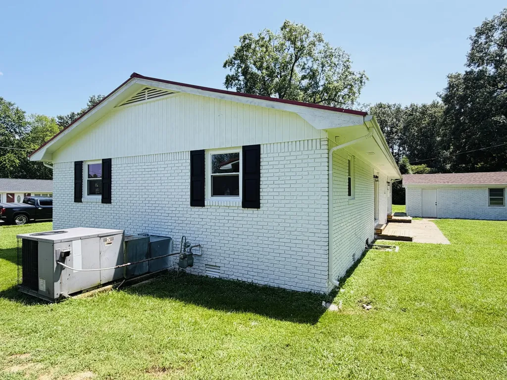 1712 Sycamore Drive Benton KY 42025